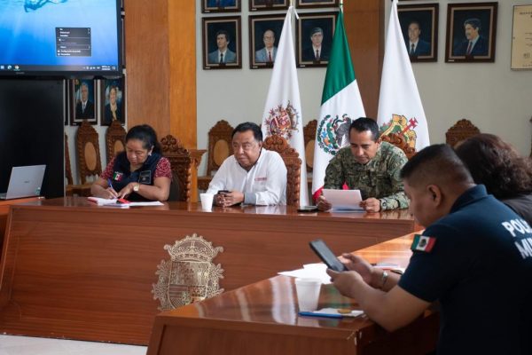 Participa Presidente en mesa de seguridad para mantener el orden público