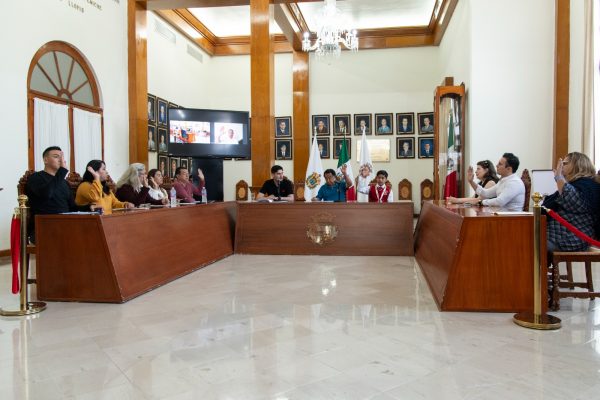 Presidente por un día llega a sesión de cabildo